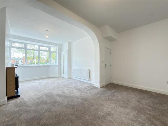 LOUNGE & DINING ROOM