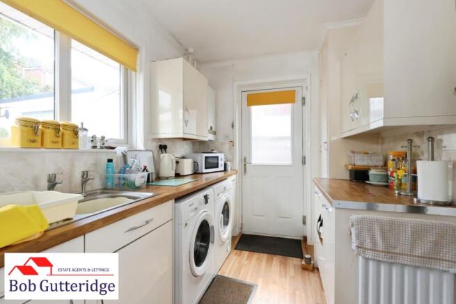 FITTED KITCHEN