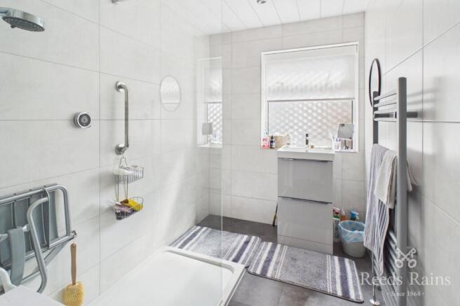 4 bed Detached for sale Image 7