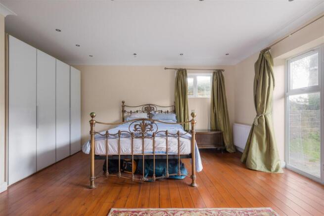 4 bed Detached for sale Image 10