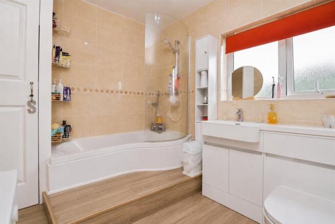 3 bed Semi-Detached for sale Image 12