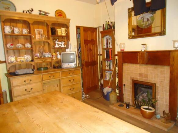 DINING ROOM: