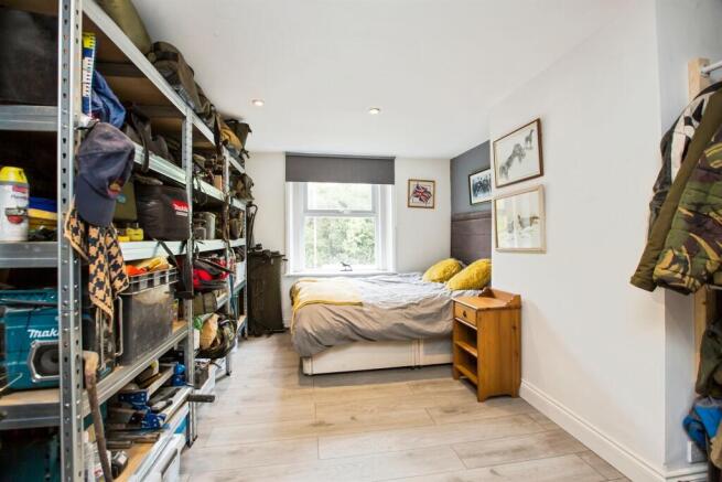 3 bed Terraced for sale Image 10