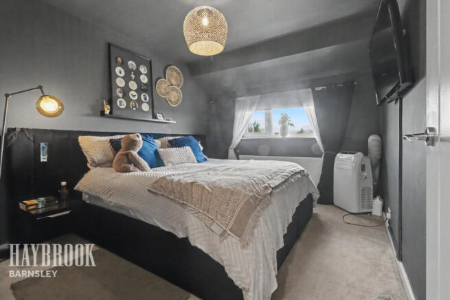 4 bed Semi-Detached for sale Image 10