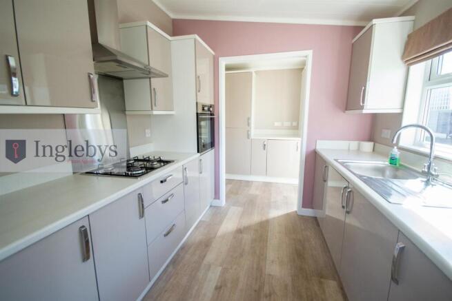 2 bed Park Home for sale Image 9