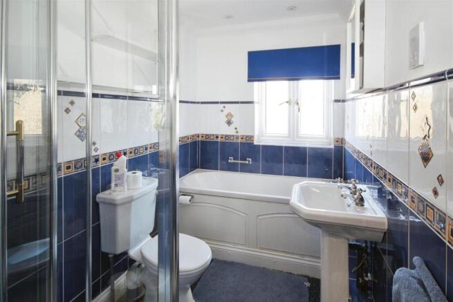4d00a7b9-Family 20Bathroom.JPG