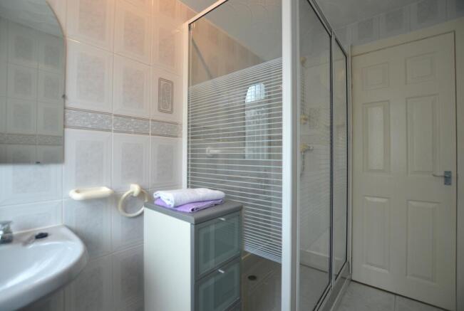 Bathroom 2.JPG