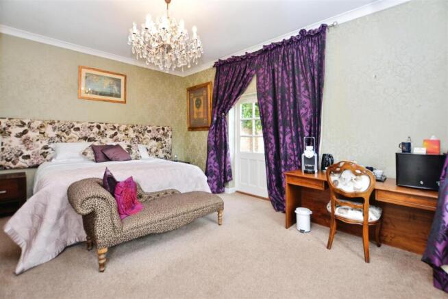 2 bed Semi-Detached Bungalow for sale Image 12