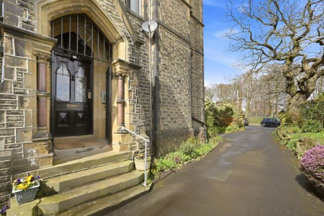2 bed Flat for sale Image 5