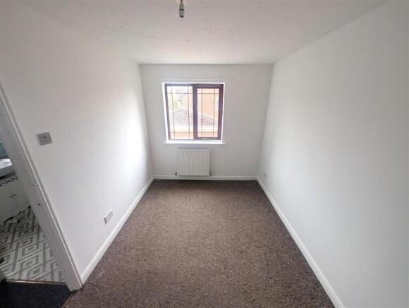3 bed Semi-Detached to rent Image 5