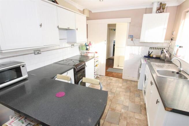 FITTED KITCHEN/DINING ROOM