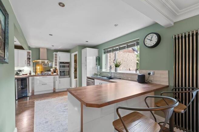 4 bed Detached for sale Image 6