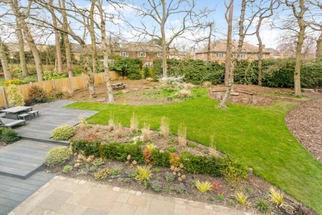 11 Ashenden Walk ...