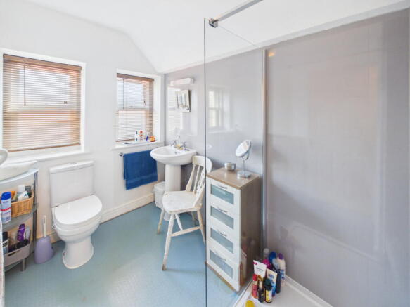 2 bed Apartment for sale Image 3
