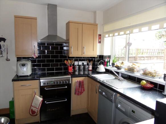 KITCHEN/DINING ROOM