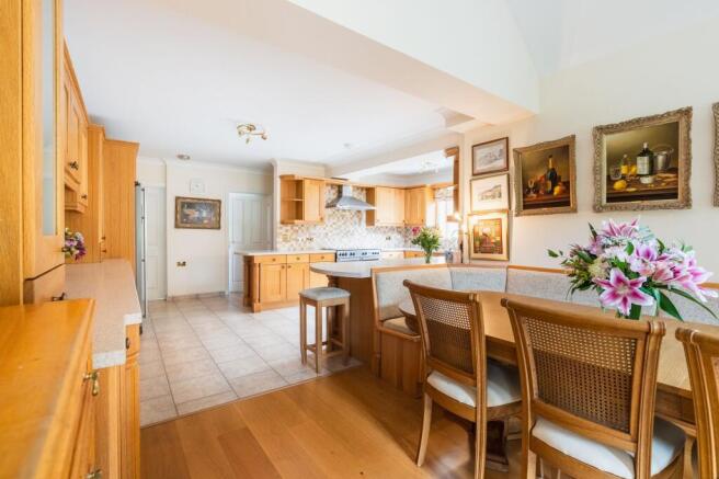 5 bed Detached for sale Image 12