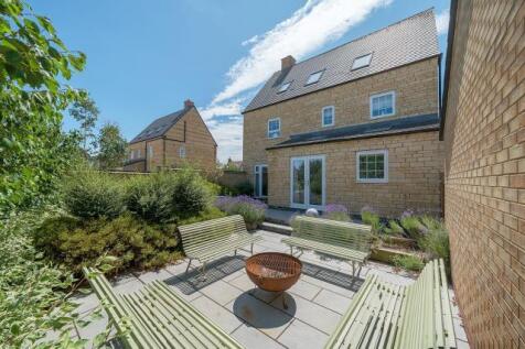 Skylark Way, Witney