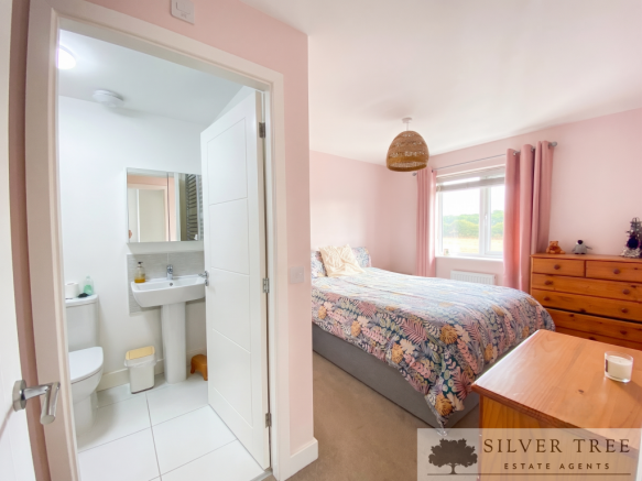 3 bed Semi-Detached for sale Image 6