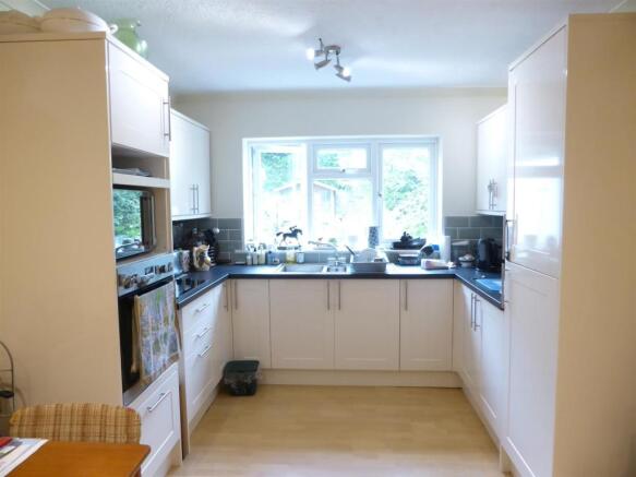 8 Woodview 001.JPG