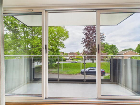 Hever Close, Maidenhead, SL6 photo 3