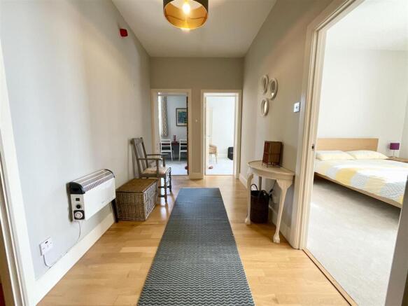 2 bed Flat to rent Image 10