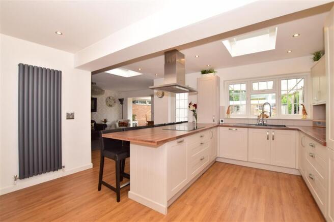 Kitchen / Breakfast Area
