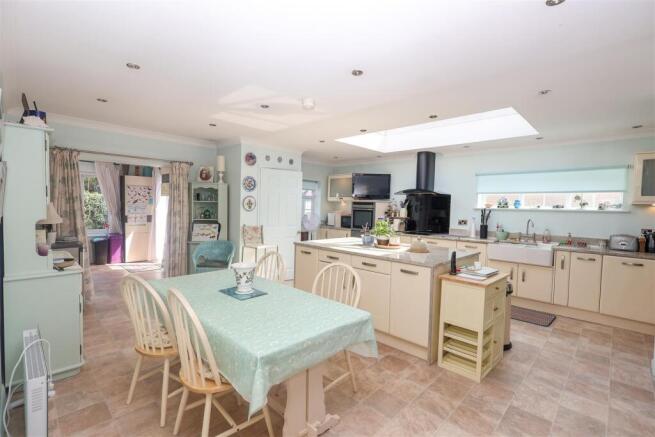 2 bed Detached Bungalow for sale Image 5
