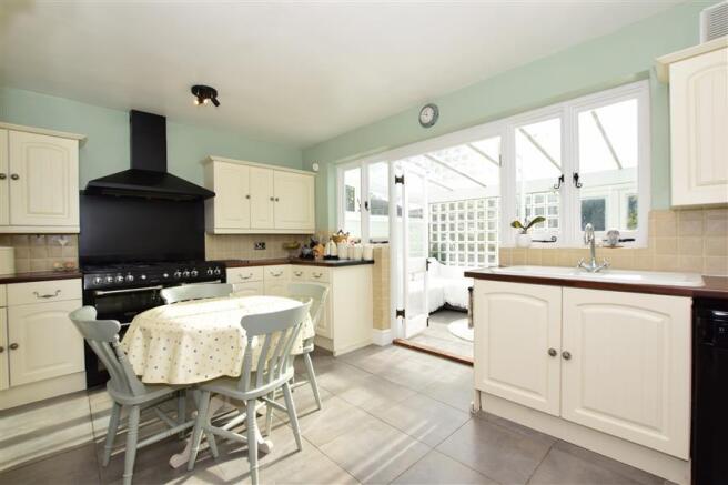 Kitchen/Breakfast Area
