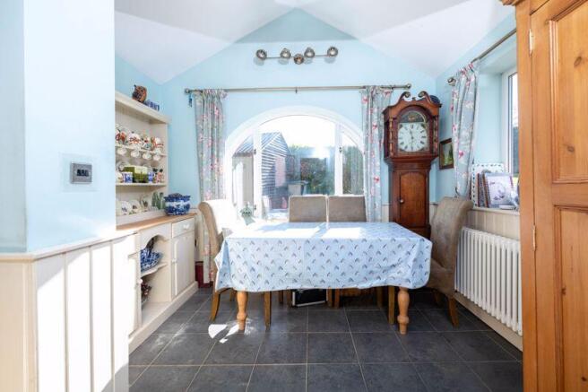 Entrance/breakfast room