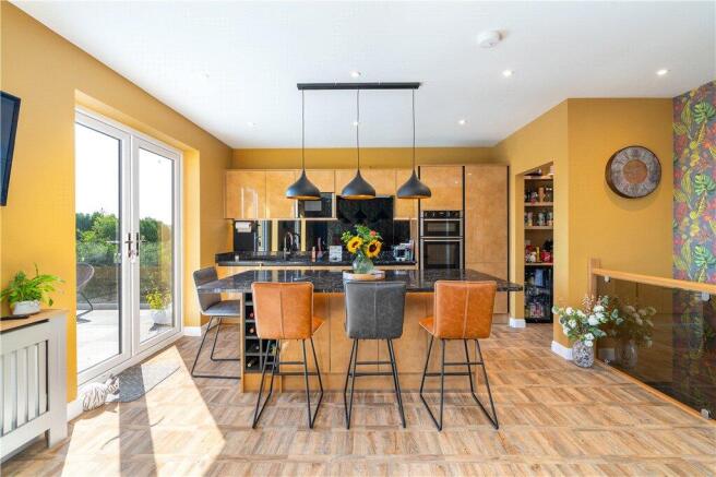 4 bed Detached for sale Image 8