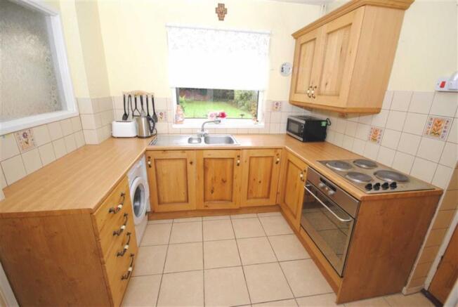 FITTED KITCHEN
