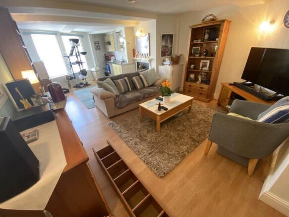 LOUNGE AREA