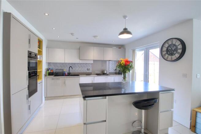 4 bed Detached for sale Image 6