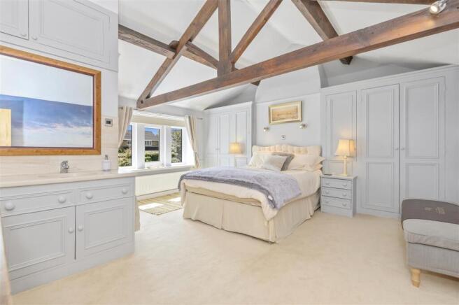 4 bed Detached for sale Image 9