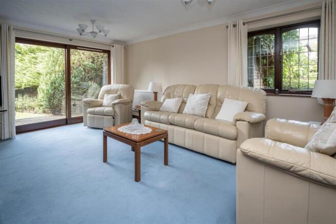 Oxford Court, Warley, Brentwood photo 4