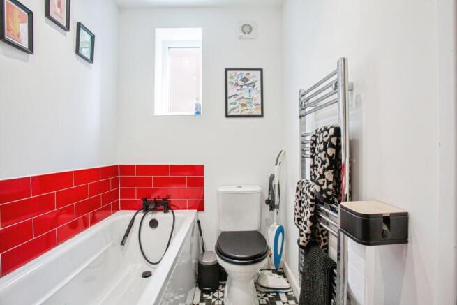 4 bed Semi-Detached for sale Image 12