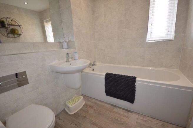 M00007360 Bathroom 1