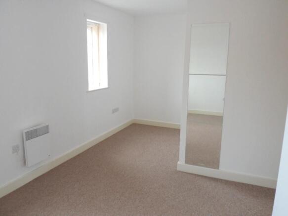2 bed Ground Flat to rent Image 6