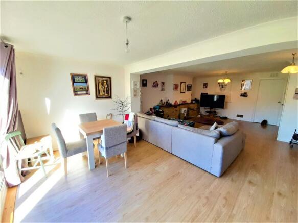 Dining room 1.jpg