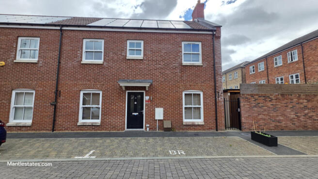 3 Bedroom Semi-detached House on Toye Avenue, Lon
