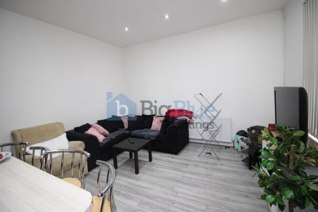 4 bed Terraced to rent Image 7