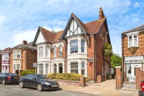 Flat 4, 10, North End Avenue, Portsmouth PO2 9EB