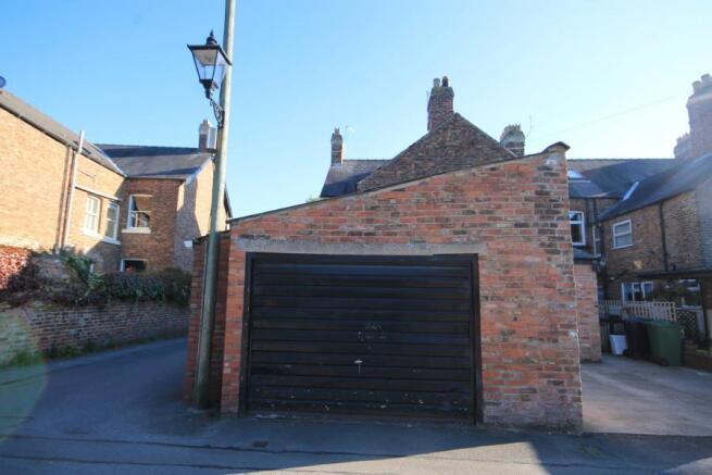 GARAGE/ WORKSHOP