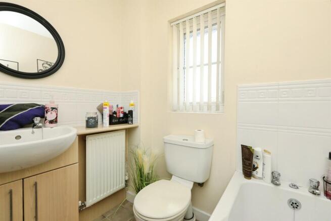 3 bed Terraced for sale Image 9