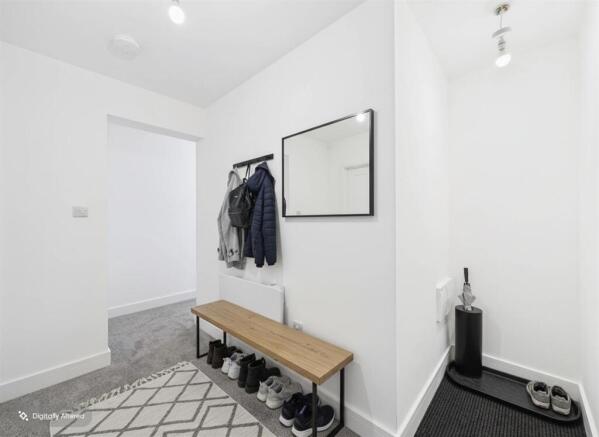 3 bed Apartment to rent Image 5
