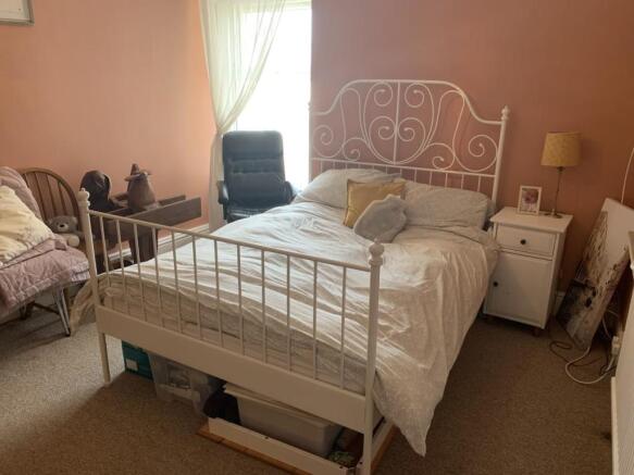 Bed2.jpg