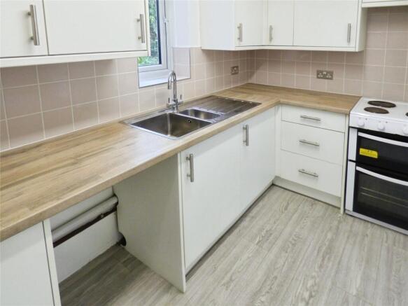 Flat 11, Oakdene Gardens, Fair Oak Road photo 4