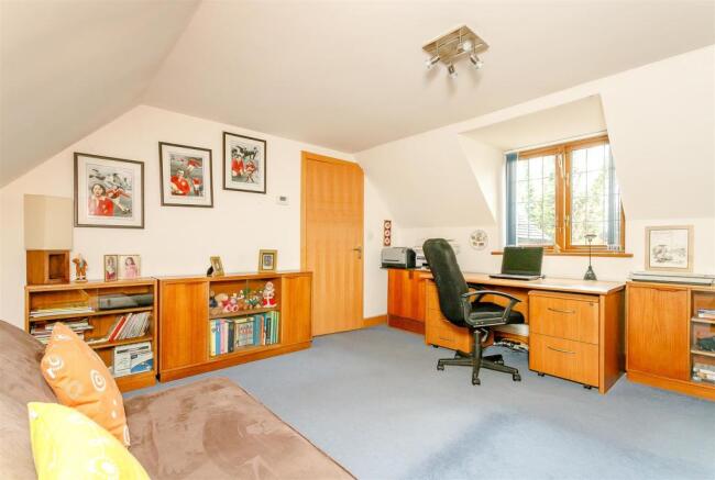 8334624-interior30.jpg