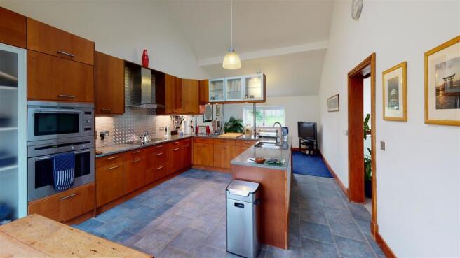 KITCHEN/FAMILY ROOM