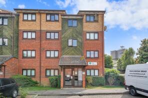 4, 119 Elm Court, Higham Station Avenue, London E4 9UZ